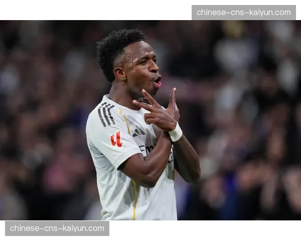 十人皇马3-2逆转马竞，维尼修斯双响巴尔韦德破门+直红